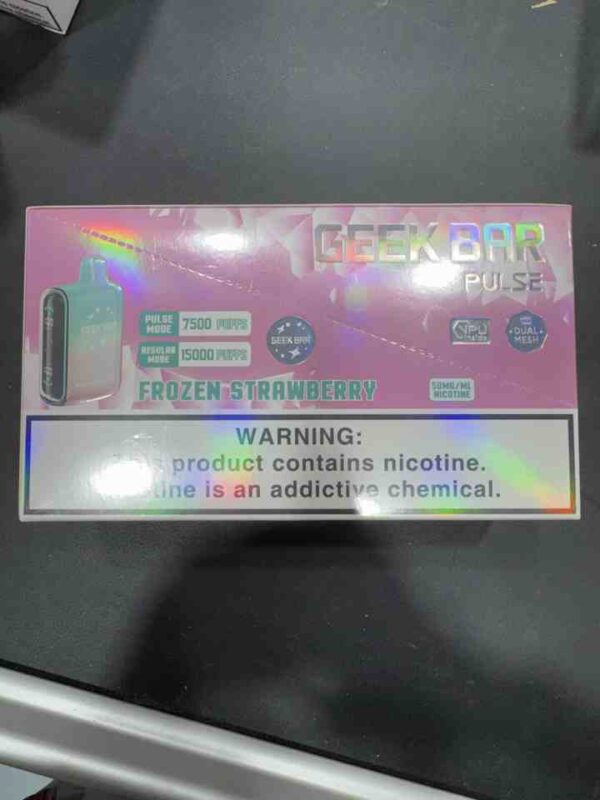 GEEK BAR 15K FROZEN STRAWBERRY