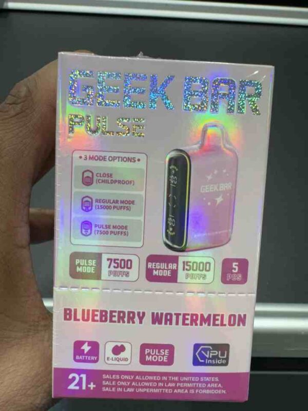 GEEK BAR 15K BLUEBERRY WATERMELON